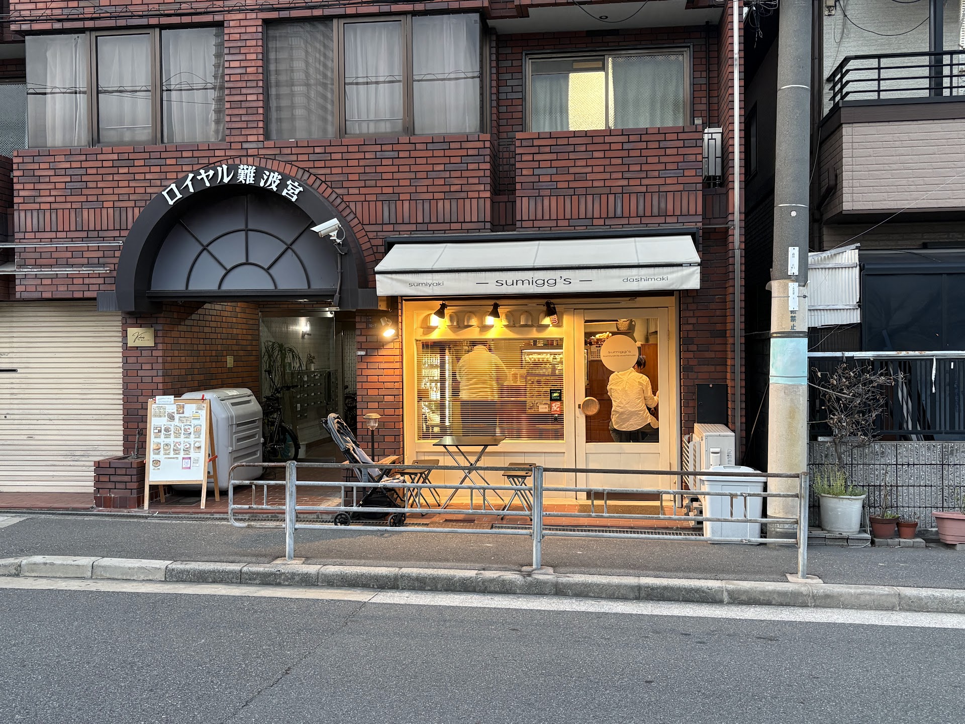 Osaka, Marché Kuromon — au petit matin, quand les braises s'allument avant les touristes