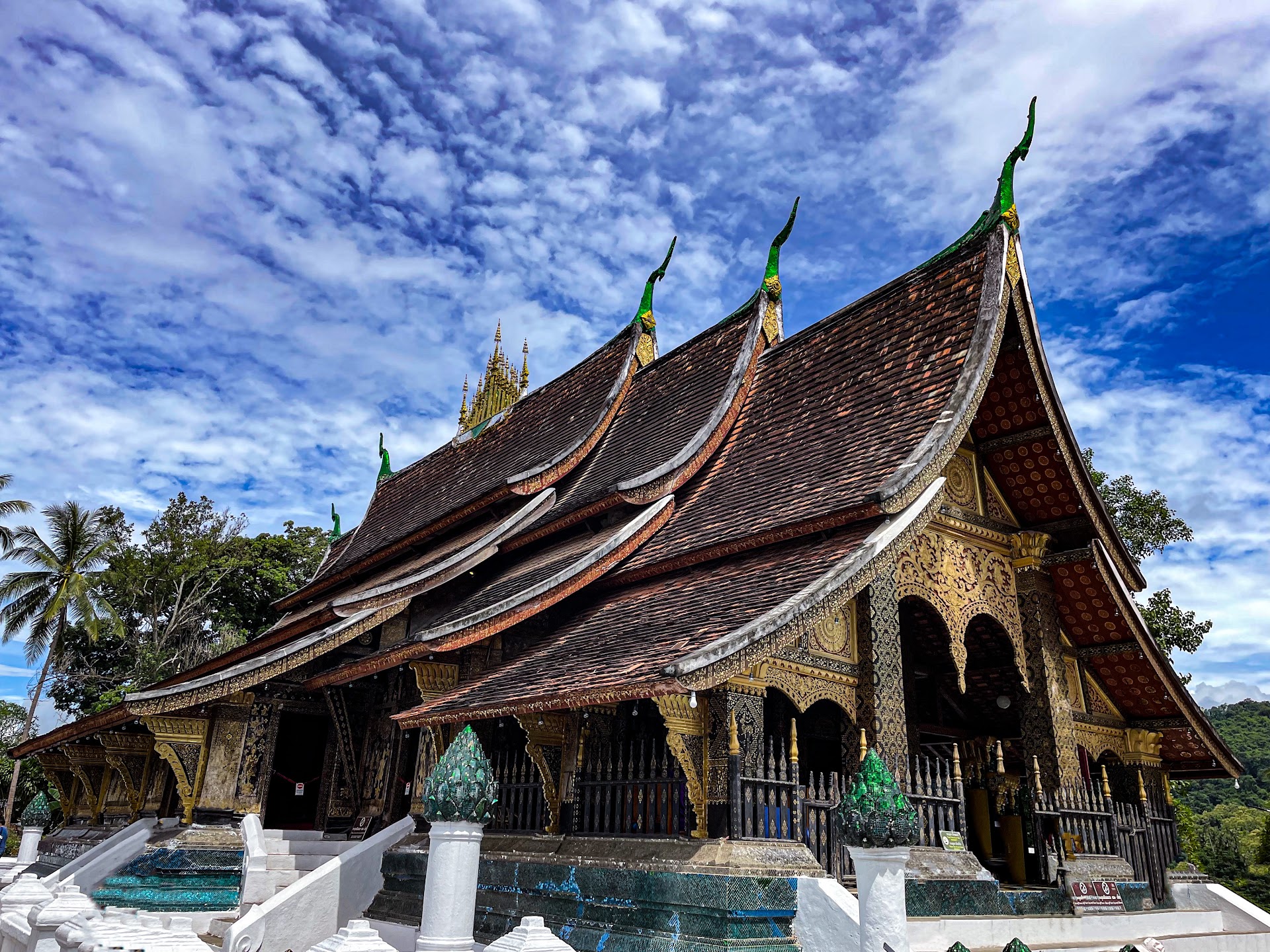 Luang Prabang, rue Sakkaline — 5 h du matin, les moines et l'odeur du riz gluant que les touristes ne voient jamais